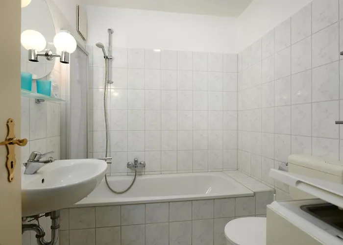 Am Ehrenmal 2 Seerose *